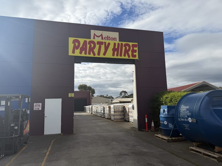 Click to view all images 2/152 High Street Melton VIC 3337 - Image 2