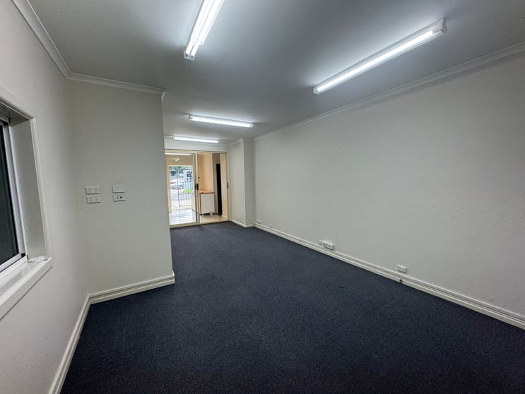 Click to view all images 4 Leo Street Fawkner VIC 3060 - Image 1