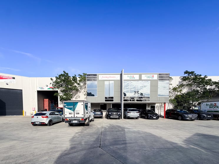 Click to view all images 2/13-14 National Drive Hallam VIC 3803 - Image 1