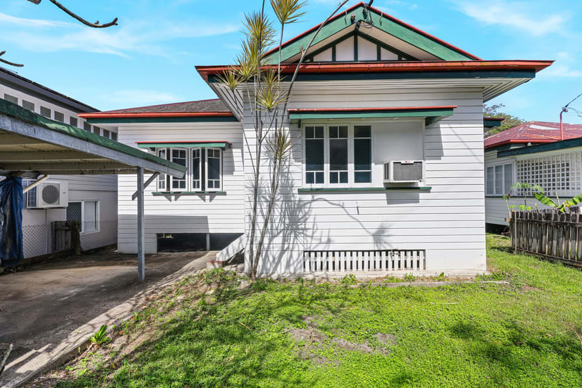 Click to view all images 121 Collins Avenue Edge Hill QLD 4870 - Image 2