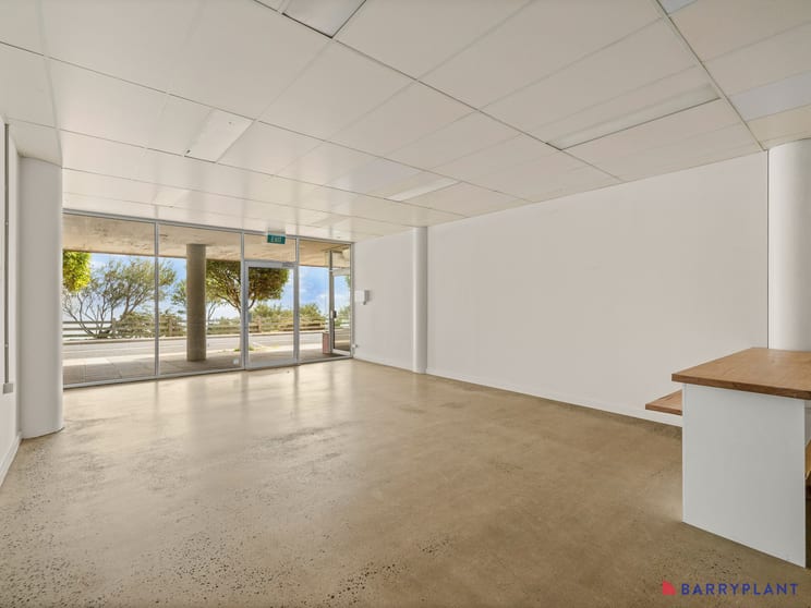 Click to view all images 2/17 The Esplanade Cowes VIC 3922 - Image 1