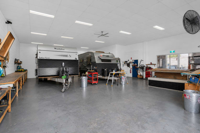 Click to view all images 2/25-29 Fishermans Road Kuluin QLD 4558 - Image 3