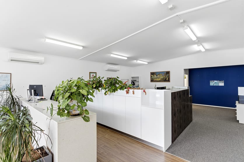 Click to view all images 15 Anzac Avenue Redcliffe QLD 4020 - Image 4