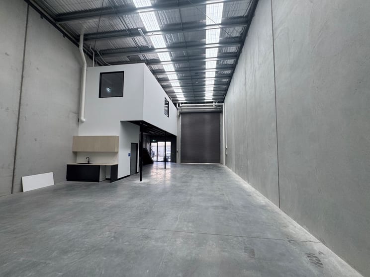 Click to view all images 2/22 Suffolk Street Rosebud VIC 3939 - Image 2