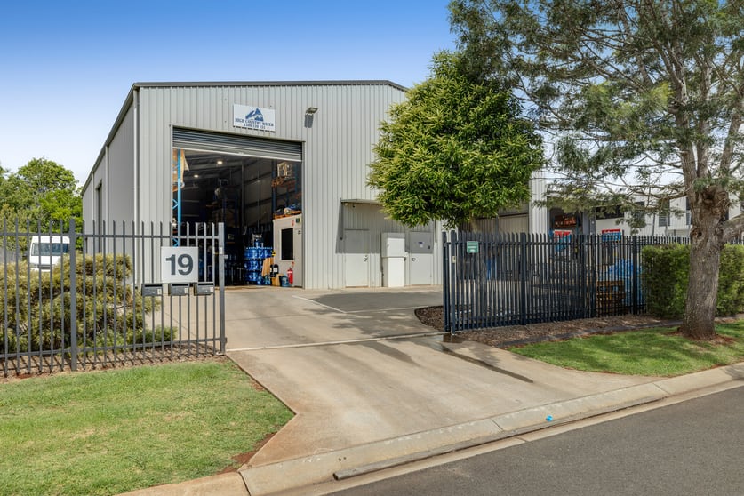 1/19 Croft Crescent Harristown QLD 4350 - Image 1