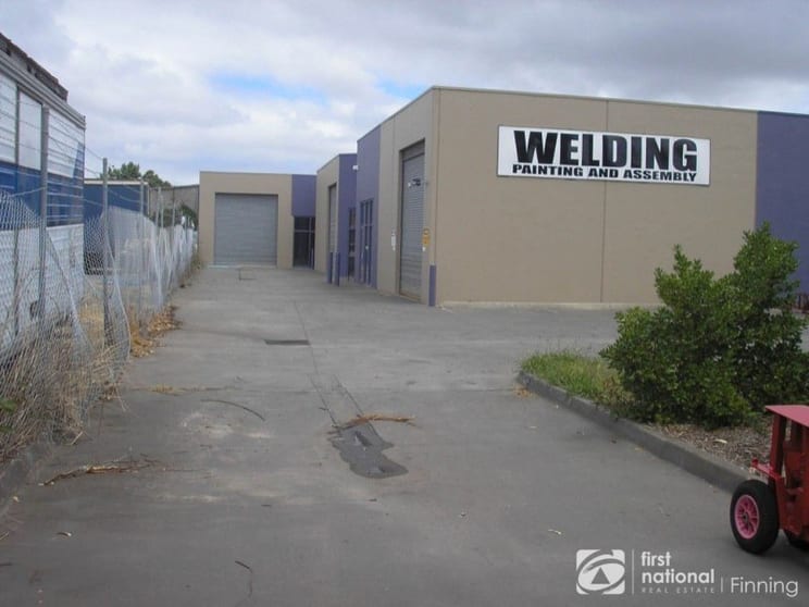 Click to view all images 2/24 Station Street Cranbourne VIC 3977 - Image 2