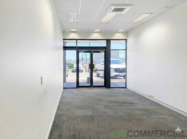 Click to view all images 4/131 Anzac Avenue Newtown QLD 4350 - Image 2