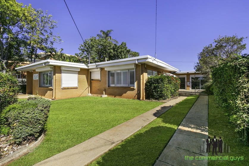 Click to view all images 61 Prince Edward Pde Redcliffe QLD 4020 - Image 2