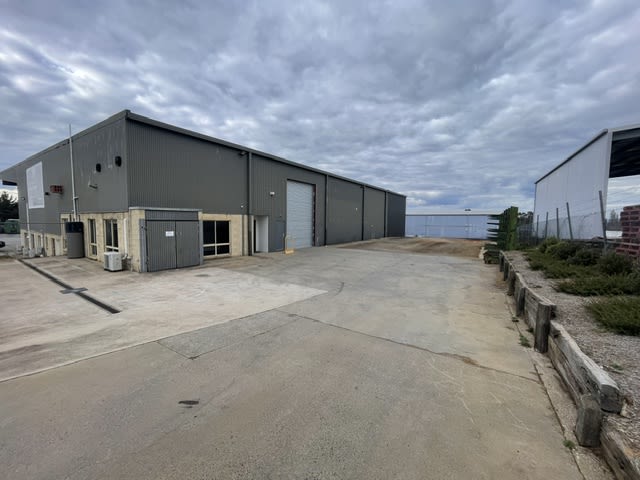 Click to view all images 1/22 Hampden Park Road Kelso NSW 2795 - Image 2