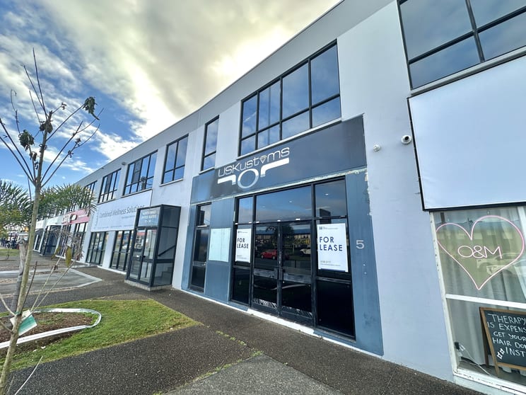 Click to view all images 5/39-47 Lawrence Drive Nerang QLD 4211 - Image 2