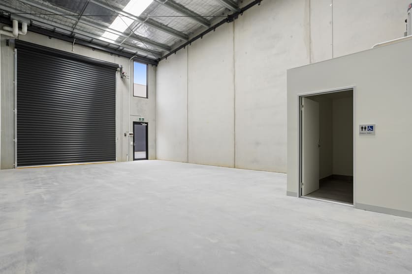 Click to view all images 4 Treasure Court Cranbourne West VIC 3977 - Image 1