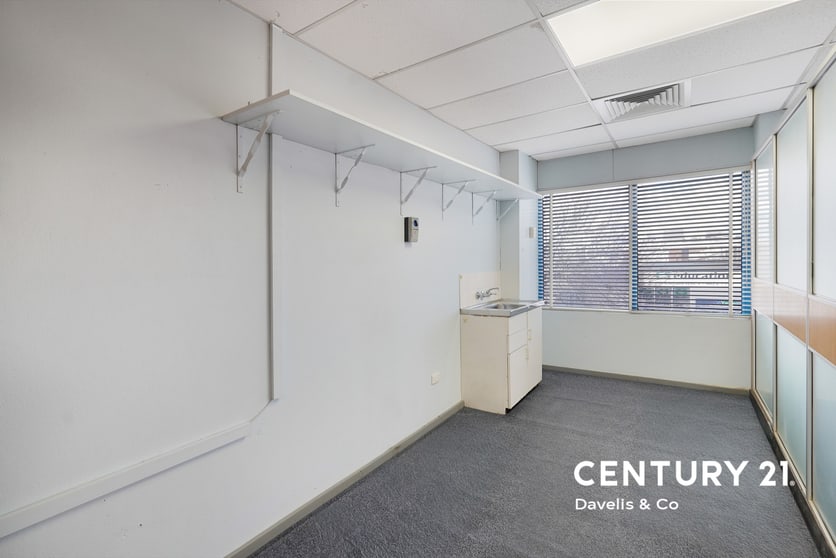 Click to view all images 4/50 Flushcombe Road Blacktown NSW 2148 - Image 2