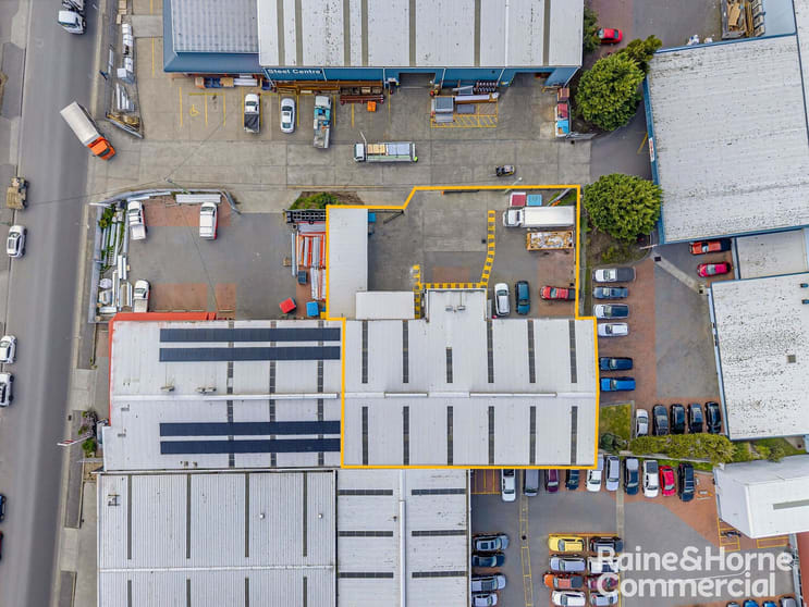 Click to view all images Unit 2/11A Lampton Avenue Derwent Park TAS 7009 - Image 2
