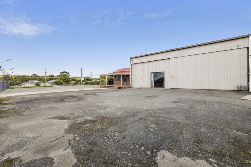 Click to view all images 1164 Geelong Road Mount Clear VIC 3350 - Image 2