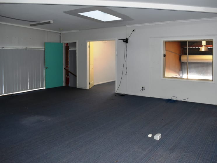 Click to view all images Unit 4/1 Gibbens Road West Gosford NSW 2250 - Image 3