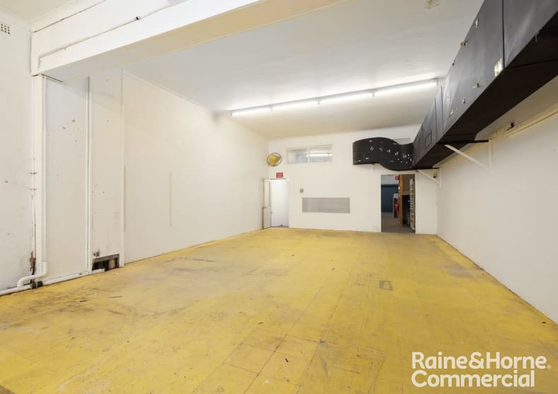136 Mann Street Gosford NSW 2250 - Image 3