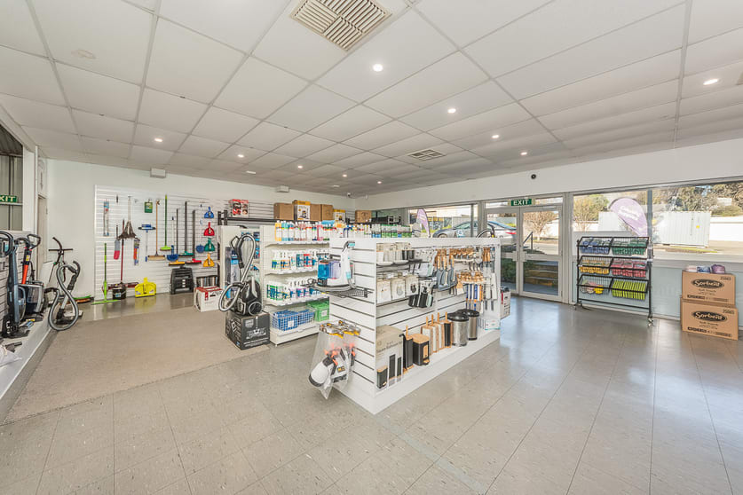 Click to view all images 1/2-4 Cameron Road Mount Barker SA 5251 - Image 2