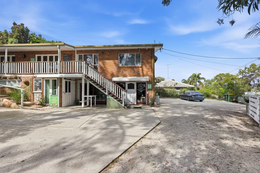 Click to view all images 88 West Burleigh Road Burleigh Heads QLD 4220 - Image 2