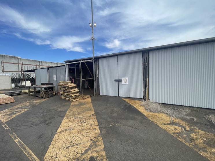Click to view all images Bay 19/177-185 Anzac Avenue Harristown QLD 4350 - Image 2