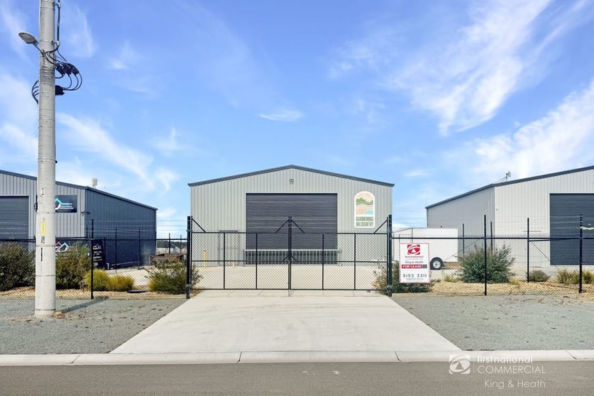 Click to view all images 12B Jackson Crescent Bairnsdale VIC 3875 - Image 1