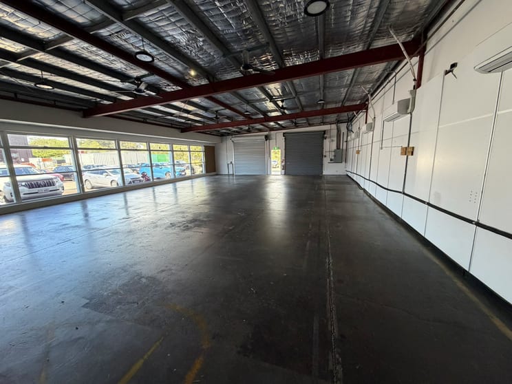 Click to view all images 2/2 Newspaper Place Maroochydore QLD 4558 - Image 2