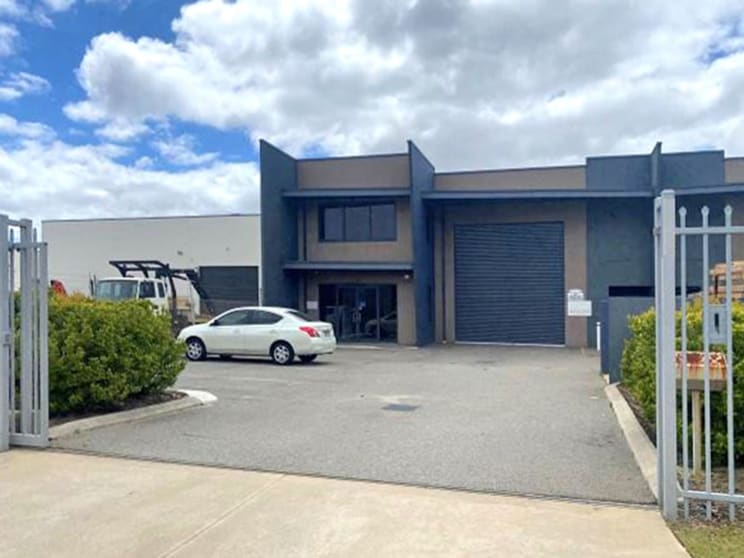 Click to view all images 24 Dillington Pass Landsdale WA 6065 - Image 1