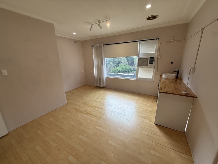 Click to view all images 2/38 Gibbs Street Miranda NSW 2228 - Image 3
