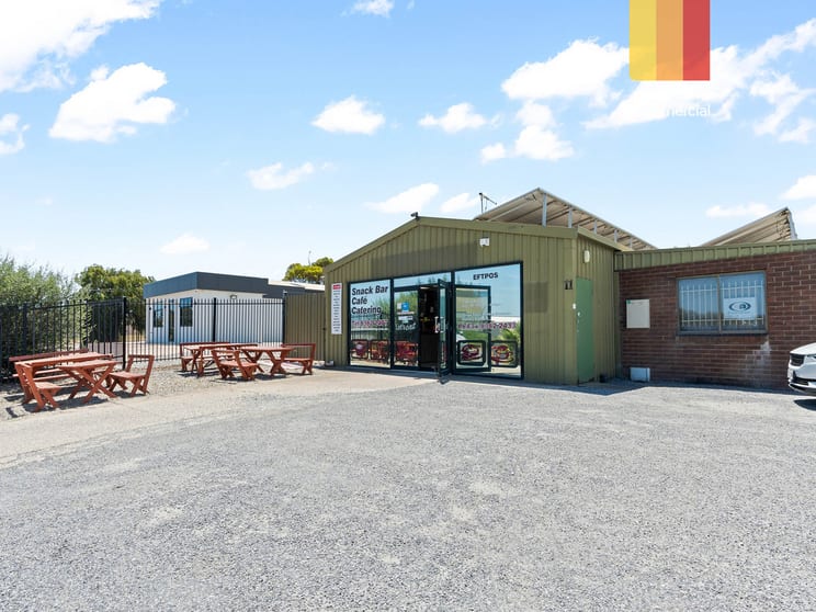 Click to view all images 11 Aldenhoven Road Lonsdale SA 5160 - Image 2