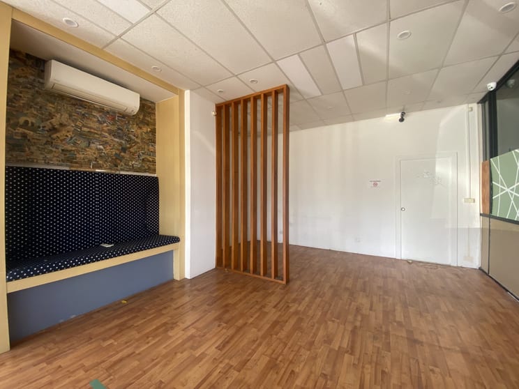 Click to view all images 7a Victoria Square St Albans VIC 3021 - Image 2