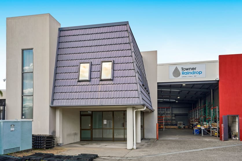 Click to view all images 1/37-39 Devlan Street Mansfield QLD 4122 - Image 2