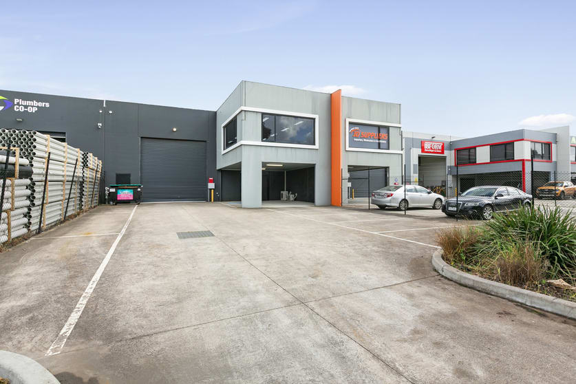 Click to view all images 63 Yellowbox Drive Craigieburn VIC 3064 - Image 2