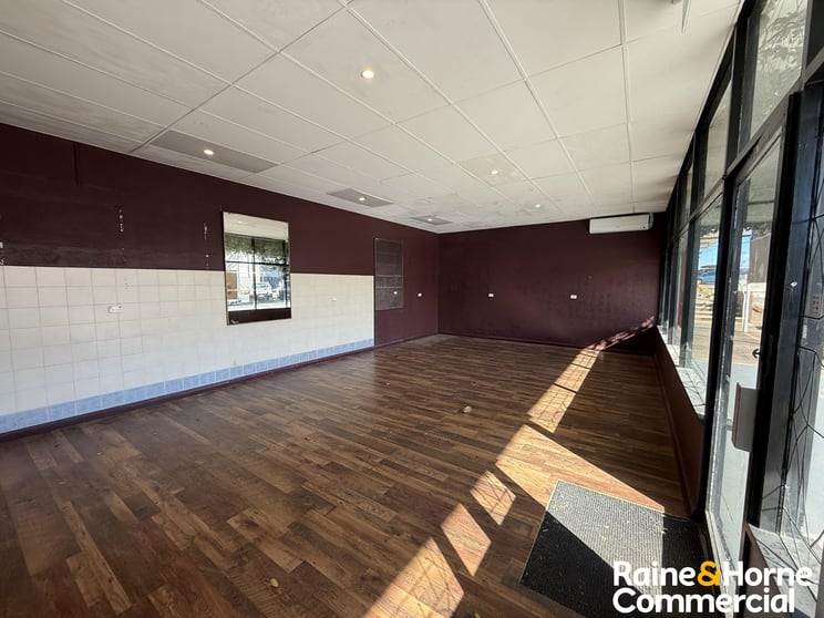 Click to view all images 8/8 Gladstone Street Fyshwick ACT 2609 - Image 3