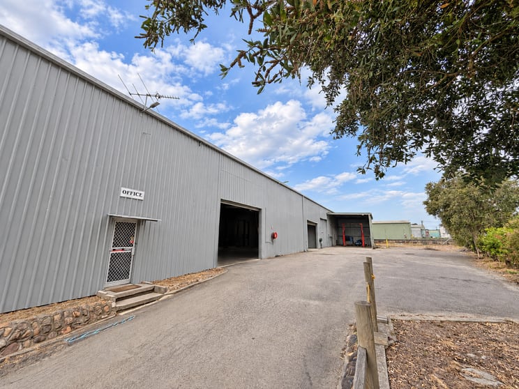 Click to view all images 1 Station Street Branxton NSW 2335 - Image 2