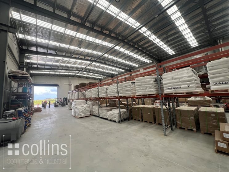 Click to view all images 8 Rainier Crescent Clyde North VIC 3978 - Image 3