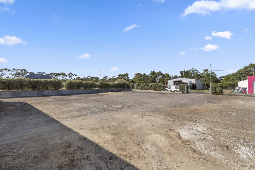 Click to view all images 27 Hugh Murray Drive Colac East VIC 3250 - Image 4