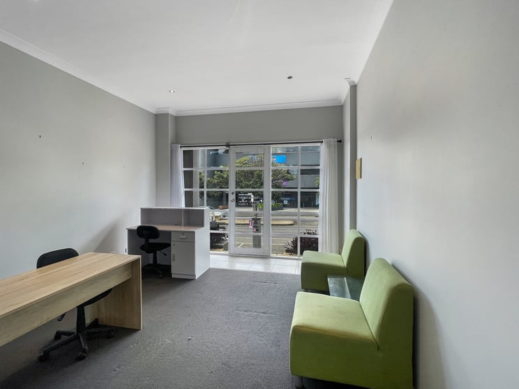 Click to view all images 1a/242 Ryrie Street Geelong VIC 3220 - Image 2