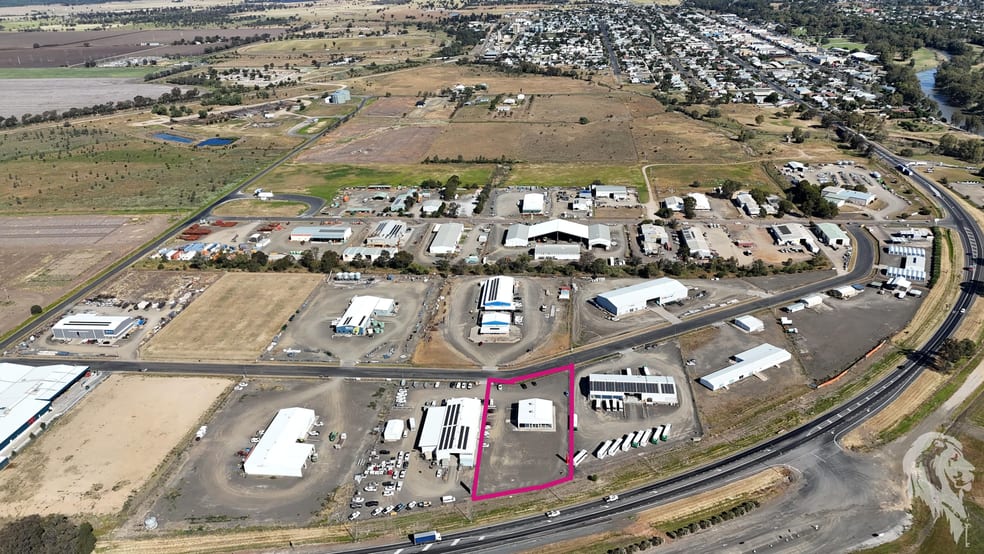 Click to view all images 7 Caroline Way Narrabri NSW 2390 - Image 2