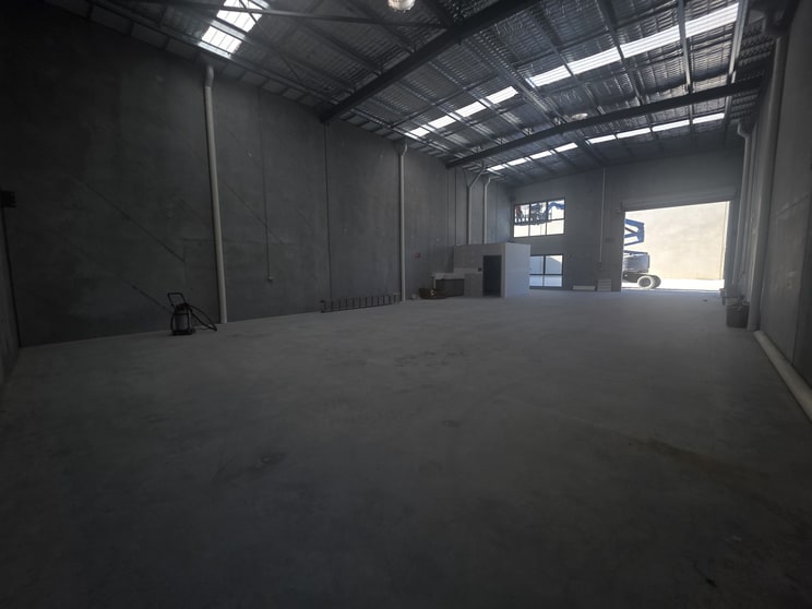 Click to view all images 1-4/90 Greenwich Parade Neerabup WA 6031 - Image 3