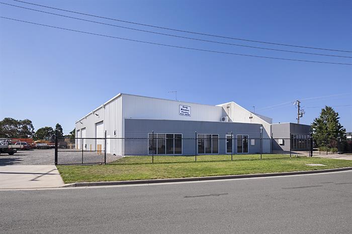 Click to view all images 2 Golden Crescent Wendouree VIC 3355 - Image 2