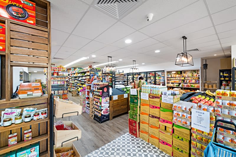 Click to view all images 15 Centreway Mount Waverley VIC 3149 - Image 2