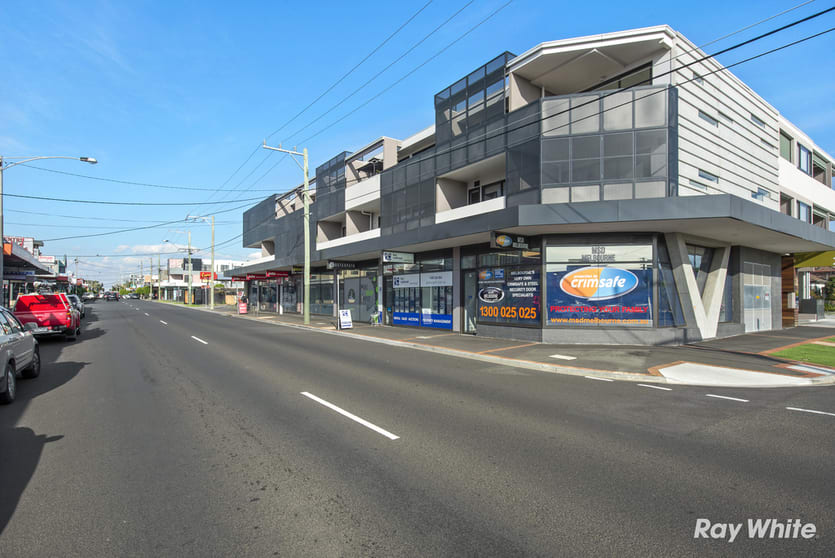 Click to view all images 658 Centre Road Bentleigh East VIC 3165 - Image 3