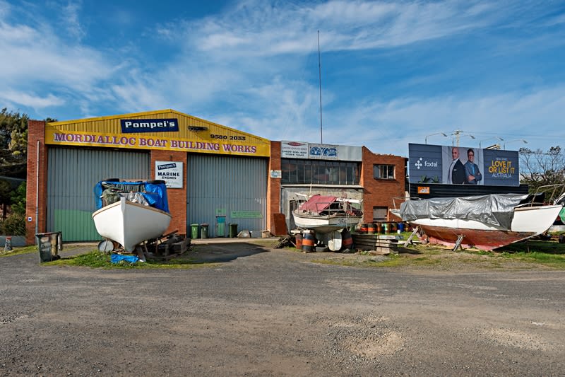 Click to view all images 557-561 Main Street Mordialloc VIC 3195 - Image 2