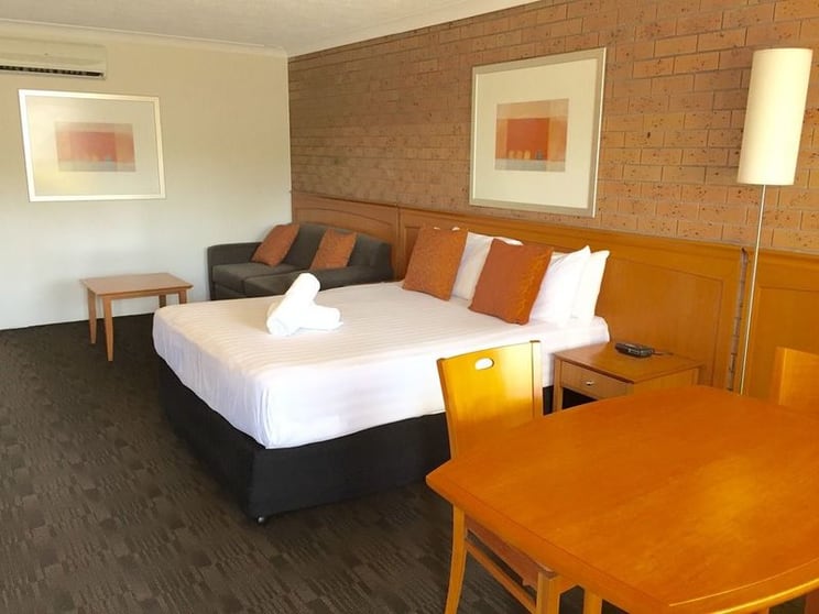 James Street Motor Inn/88 James Street South Toowoomba QLD 4350 - Image 1