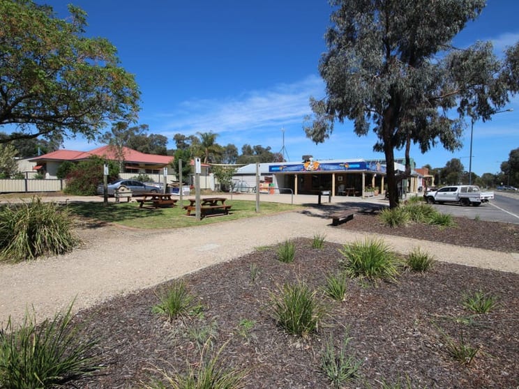 Click to view all images 3/34 Gladstone Street Glenrowan VIC 3675 - Image 2