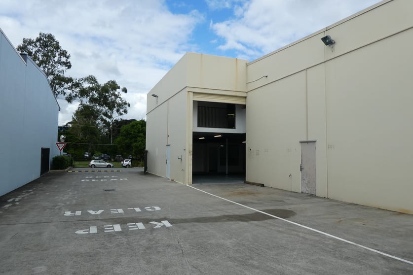 Click to view all images 1/2-12 Commercial Drive Shailer Park QLD 4128 - Image 2