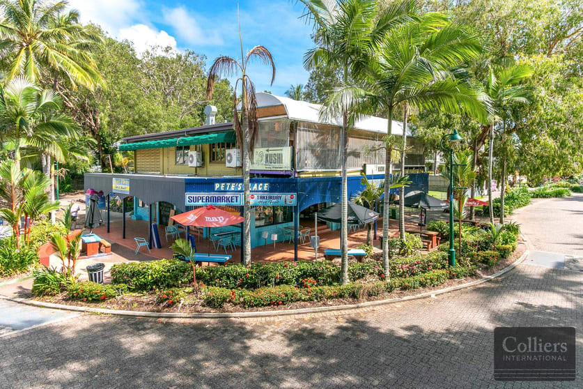 Click to view all images 73 Williams Esplanade Palm Cove QLD 4879 - Image 1