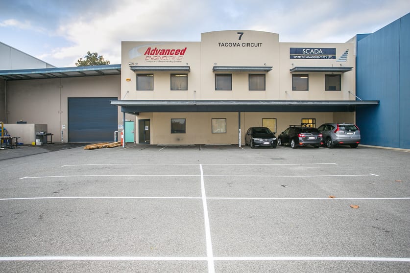 Click to view all images 7 Tacoma Circuit Canning Vale WA 6155 - Image 2