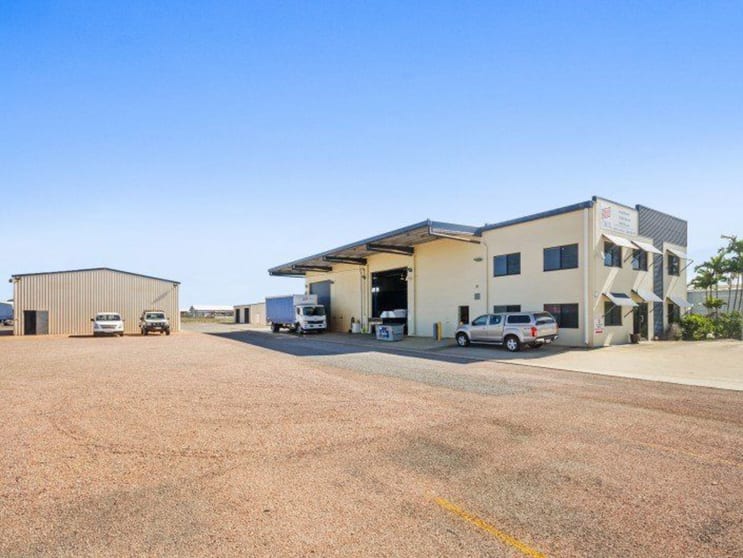 Click to view all images 5 - 9 Hartley Street Garbutt QLD 4814 - Image 2