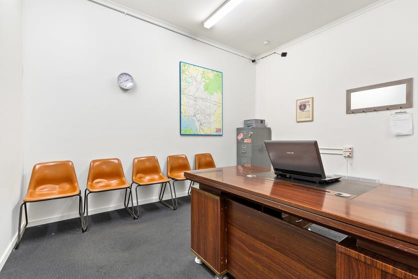 Click to view all images 18/18 Racecourse Road Pakenham VIC 3810 - Image 3