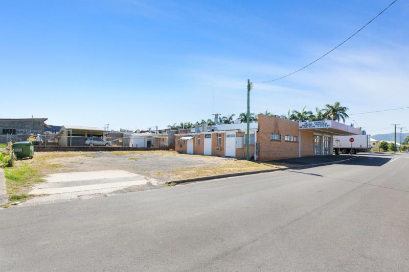 Click to view all images Shop/143 Musgrave Street Berserker QLD 4701 - Image 2